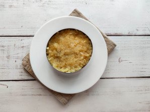 Слоеный салат с копченой рыбой Слоеный салат с копченой рыбой