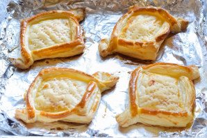 Слойки с творогом и персиками