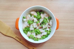 Судак с брокколи в духовке