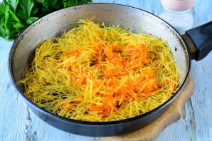 Вермишель с тушенкой на сковороде Вермишель с тушенкой на сковороде