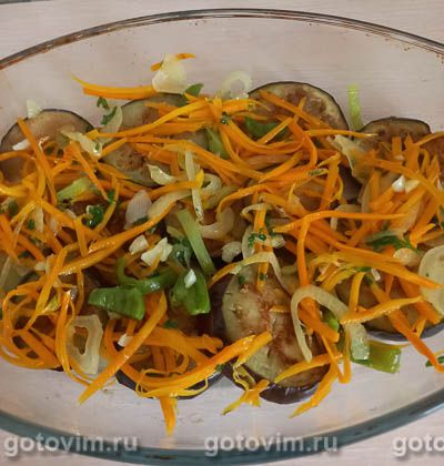 Закуска из жареных баклажанов с морковью и сладким перцем в кисло-сладком маринаде Закуска из жареных баклажанов с морковью и сладким перцем в кисло-сладком маринаде