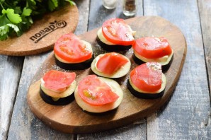 Баклажаны запеченные с сыром, помидорами и беконом Баклажаны запеченные с сыром, помидорами и беконом