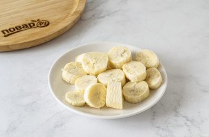 Бананово-ягодный смузи Бананово-ягодный смузи