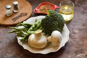 Брокколи со стручковой фасолью и грибами