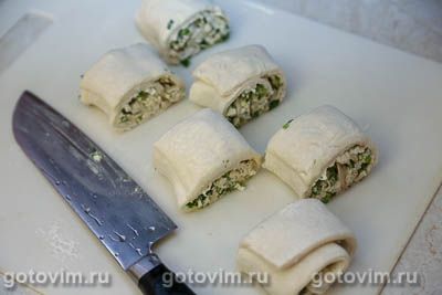 Булочки-завитушки с курицей и яйцом