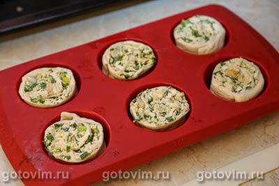 Булочки-завитушки с курицей и яйцом