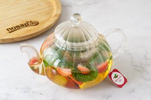 Чай с клубникой и мятой Чай с клубникой и мятой