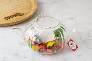 Чай с клубникой и мятой Чай с клубникой и мятой