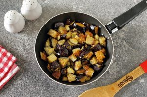 Горбуша с баклажанами