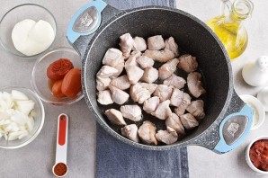 Гуляш из индейки с подливкой