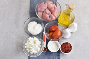 Гуляш из индейки с подливкой