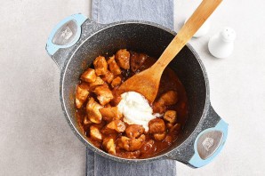 Гуляш из индейки с подливкой