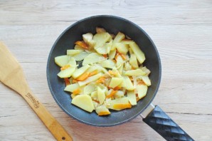 Карп запеченный в сметане с овощами