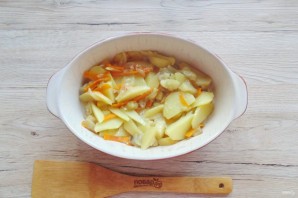 Карп запеченный в сметане с овощами