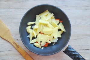 Карп запеченный в сметане с овощами