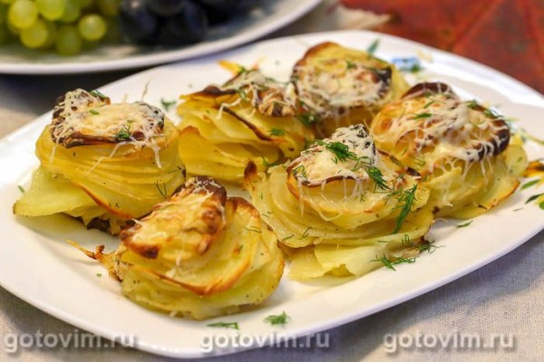 Картофельные пирамидки с пармезаном и тимьяном в духовке Картофельные пирамидки с пармезаном и тимьяном в духовке