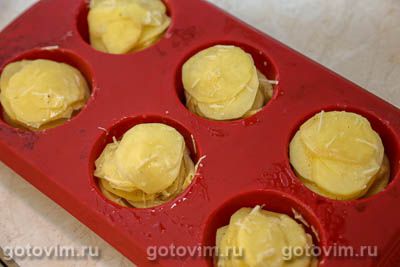 Картофельные пирамидки с пармезаном и тимьяном в духовке Картофельные пирамидки с пармезаном и тимьяном в духовке