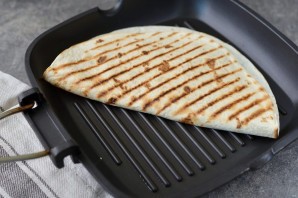 Кесадилья с курицей и баклажанами