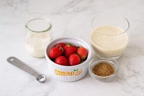 Клубничное молоко