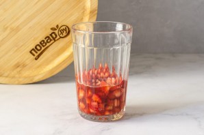 Клубничное молоко