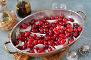 Курица с кизилом в духовке Курица с кизилом в духовке