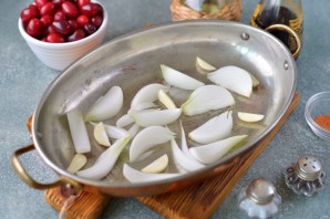 Курица с кизилом в духовке Курица с кизилом в духовке