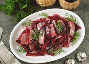 Маринованная свекла с селедкой