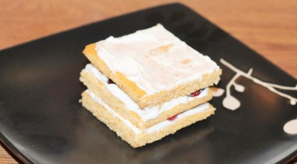 Медовые пирожные с кремом и джемом, пошаговый рецепт с фото Медовые пирожные с кремом и джемом, пошаговый рецепт с фото