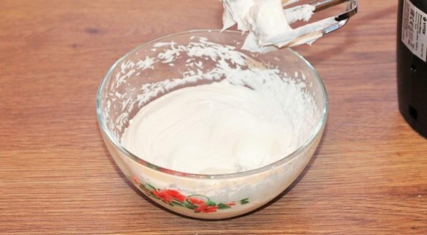 Медовые пирожные с кремом и джемом, пошаговый рецепт с фото Медовые пирожные с кремом и джемом, пошаговый рецепт с фото