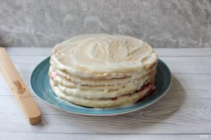 Медовый торт с вишней