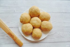 Медовый торт с вишней