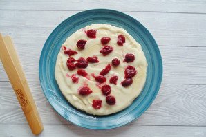 Медовый торт с вишней