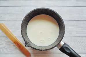 Медовый торт с вишней