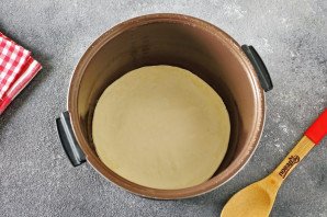 Пицца из слоеного теста в мультиварке