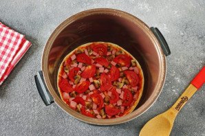 Пицца из слоеного теста в мультиварке