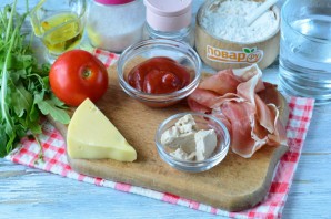 Пицца с прошутто и рукколой