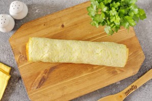 Рулет из кабачков с семгой и сыром