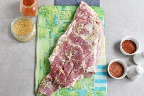 Рулет из свинины в мультиварке