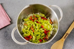 Салат "Дачный удачный" из свеклы на зиму