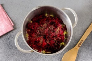 Салат "Дачный удачный" из свеклы на зиму