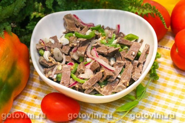 Салат из говяжьего сердца с яйцом, маринованным луком и сладким перцем Салат из говяжьего сердца с яйцом, маринованным луком и сладким перцем