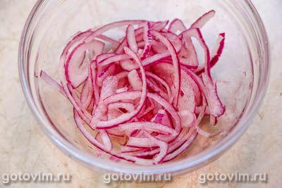 Салат из говяжьего сердца с яйцом, маринованным луком и сладким перцем Салат из говяжьего сердца с яйцом, маринованным луком и сладким перцем