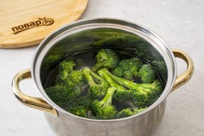 Салат из нута с брокколи