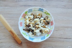 Салат из шпрот и кукурузы