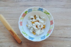 Салат из шпрот и кукурузы