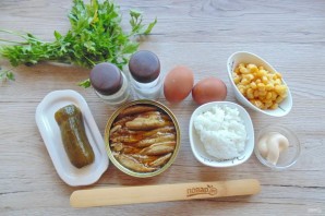 Салат из шпрот и кукурузы