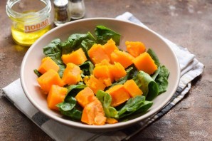 Салат из тыквы со шпинатом
