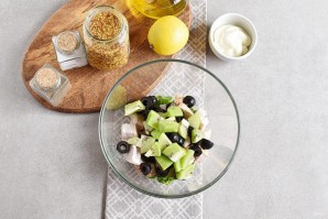 Салат с киви и курицей