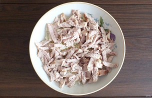 Салат с мясом и маринованными грибами