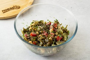 Салат с нутом и морской капустой Салат с нутом и морской капустой